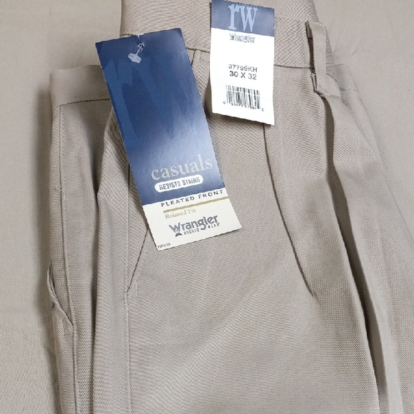 Wrangler Men's Pleated Front Khakis - Light Tan - Picture 2 of 3